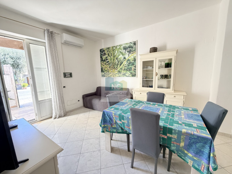 Forio, nella ricercata zona di Scentone, proponiamo in vendita una splendida casa singola terrate...