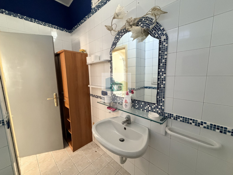 Forio, nella ricercata zona di Scentone, proponiamo in vendita una splendida casa singola terrate...