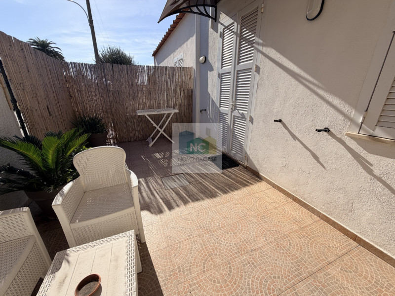 Forio, nella ricercata zona di Scentone, proponiamo in vendita una splendida casa singola terrate...