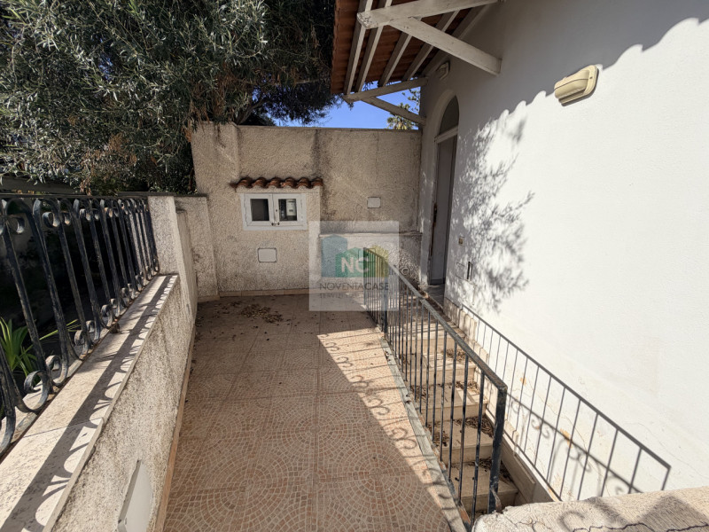 Forio, nella ricercata zona di Scentone, proponiamo in vendita una splendida casa singola terrate...