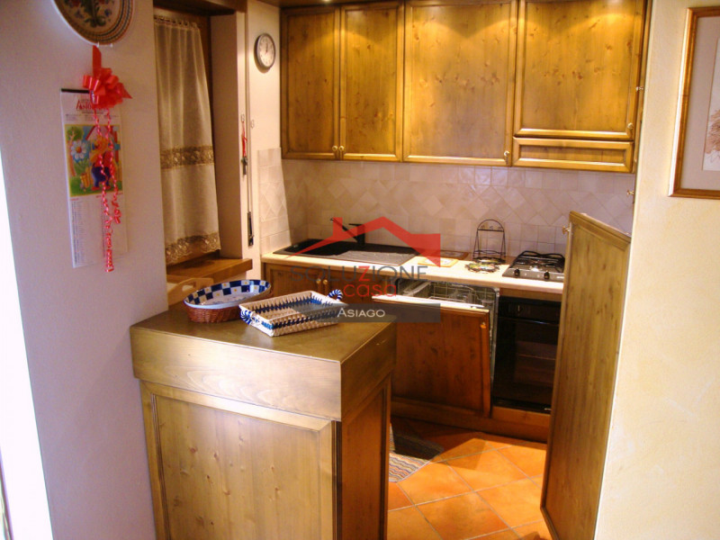 Scopri questo affascinante appartamento disponibile per locazione turistica, situato a pochi pass...