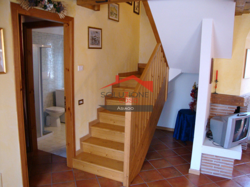 Scopri questo affascinante appartamento disponibile per locazione turistica, situato a pochi pass...