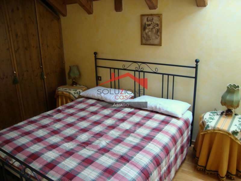 Scopri questo affascinante appartamento disponibile per locazione turistica, situato a pochi pass...