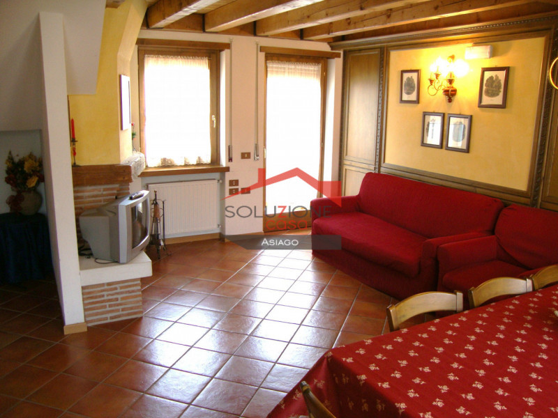 Scopri questo affascinante appartamento disponibile per locazione turistica, situato a pochi pass...