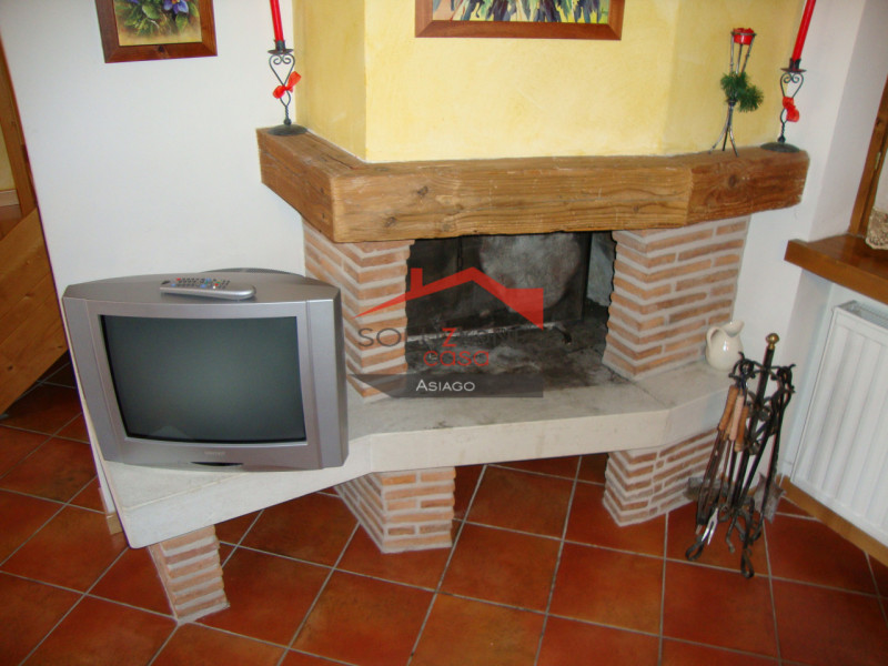 Scopri questo affascinante appartamento disponibile per locazione turistica, situato a pochi pass...