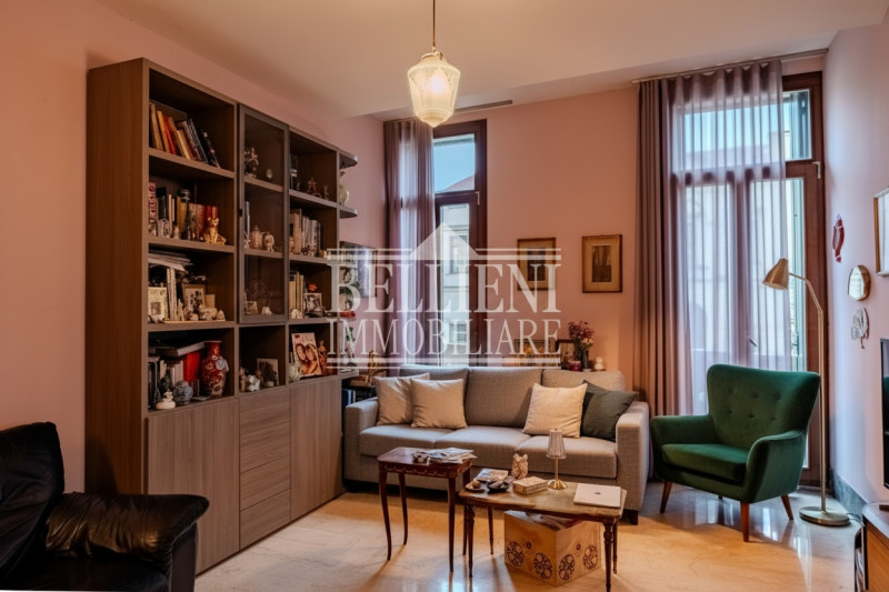 CENTRO STORICO: Proponiamo in vendita un esclusivo appartamento al piano nobile di un piccolo pal...