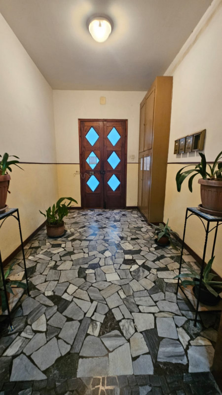 Proponiamo in vendita appartamento posto al secondo e ultimo piano di una piccola palazzina senza...