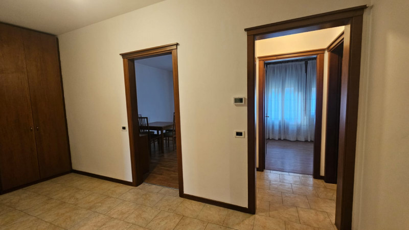 Proponiamo in vendita appartamento posto al secondo e ultimo piano di una piccola palazzina senza...