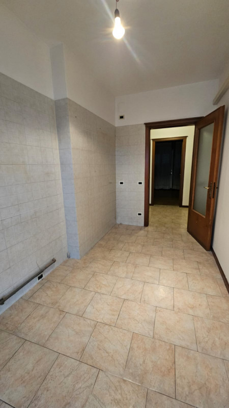 Proponiamo in vendita appartamento posto al secondo e ultimo piano di una piccola palazzina senza...