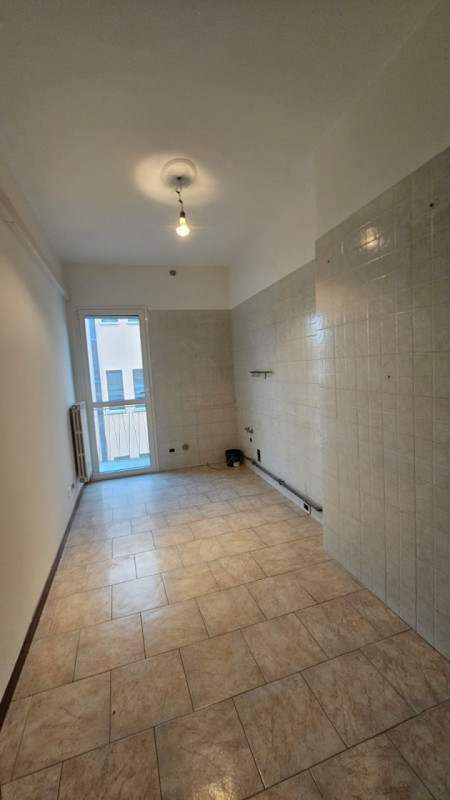 Proponiamo in vendita appartamento posto al secondo e ultimo piano di una piccola palazzina senza...