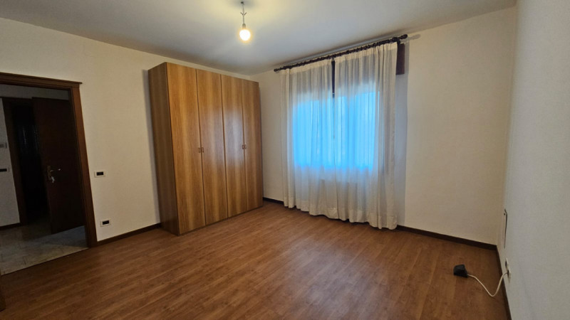 Proponiamo in vendita appartamento posto al secondo e ultimo piano di una piccola palazzina senza...