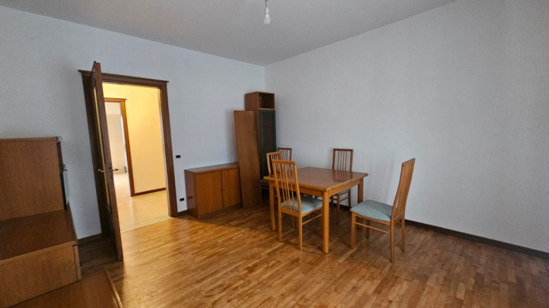 Proponiamo in vendita appartamento posto al secondo e ultimo piano di una piccola palazzina senza...