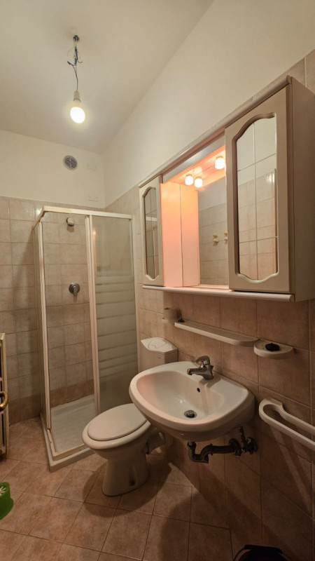 Proponiamo in vendita appartamento posto al secondo e ultimo piano di una piccola palazzina senza...