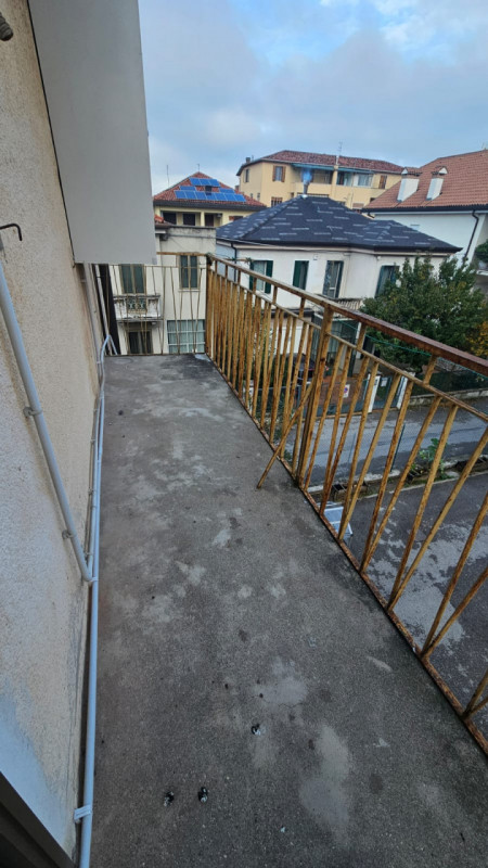 Proponiamo in vendita appartamento posto al secondo e ultimo piano di una piccola palazzina senza...