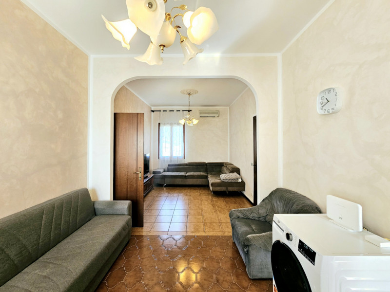 Proponiamo in vendita a Piacenza D'Adige, spaziosa soluzione indipendente con cortile e giardino ...