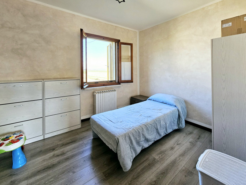 Proponiamo in vendita a Piacenza D'Adige, spaziosa soluzione indipendente con cortile e giardino ...