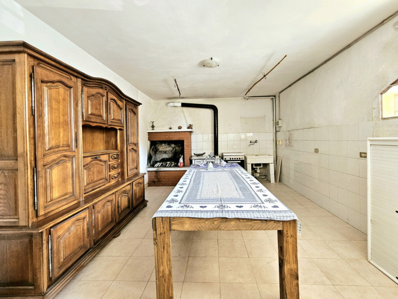 Proponiamo in vendita a Piacenza D'Adige, spaziosa soluzione indipendente con cortile e giardino ...