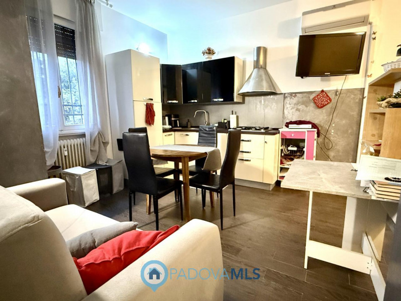 Immobile in esclusiva al Gruppo Padova MLS
Scopri questo grazioso MONOLOCALE AFFITTATO in zona SS...