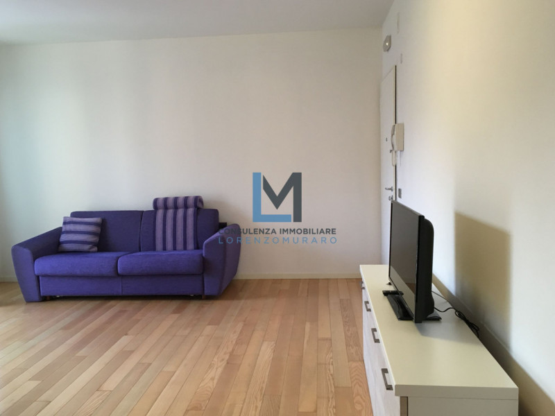 Montebelluna centro - proponiamo in vendita luminoso trilocale in posizione centralissima.
Ubicat...