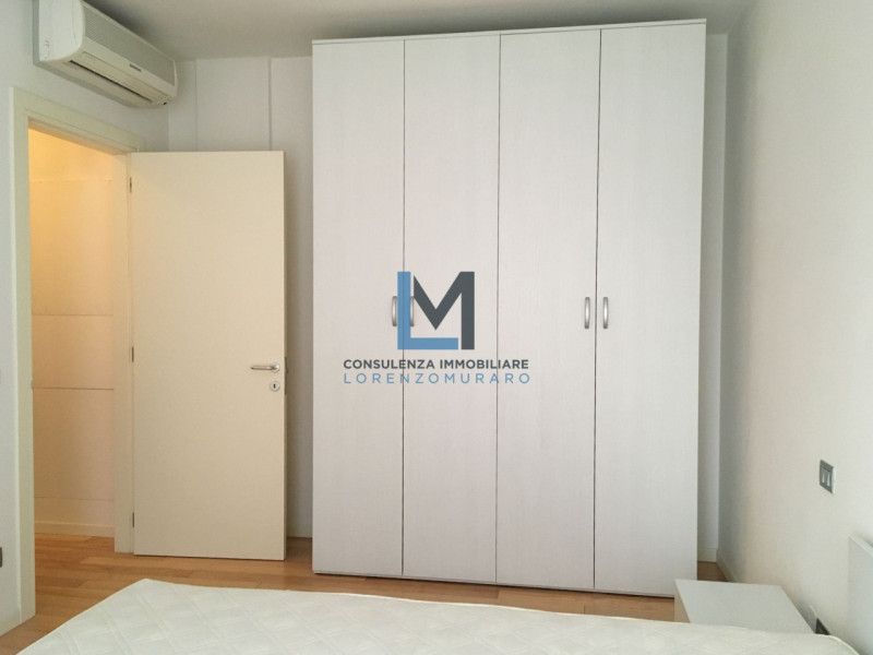 Montebelluna centro - proponiamo in vendita luminoso trilocale in posizione centralissima.
Ubicat...