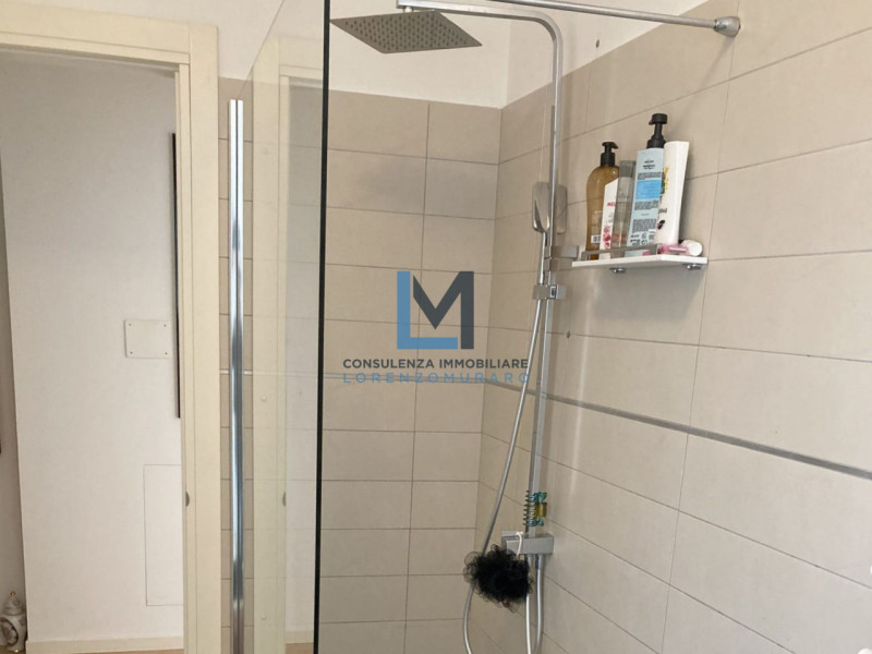 Montebelluna centro - proponiamo in vendita luminoso trilocale in posizione centralissima.
Ubicat...