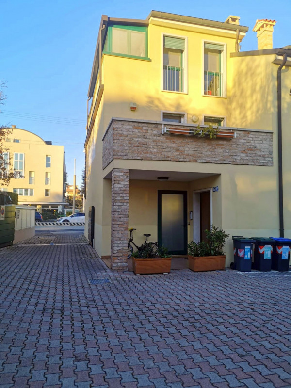 MINI INDIPENDENTE A SAVONAROLA €.185.000 - rif.LM01

Scopri questo splendido appartamento situato...