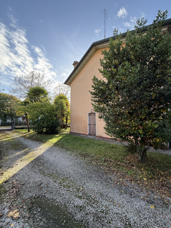 (Per INFO Fabrizio 333 7743912) - Proponiamo in vendita, a pochi passi da centro di Mogliano Vene...