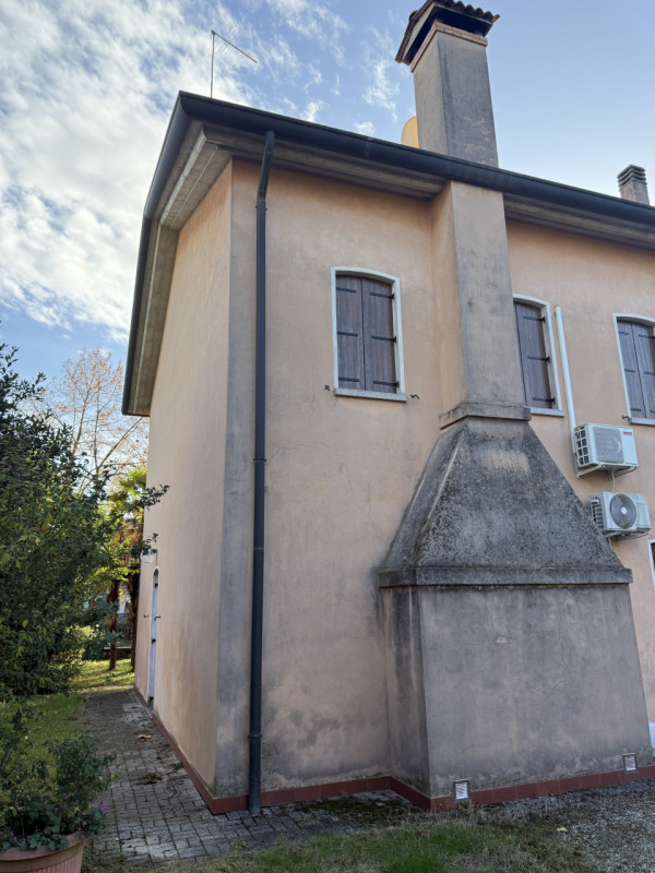 (Per INFO Fabrizio 333 7743912) - Proponiamo in vendita, a pochi passi da centro di Mogliano Vene...