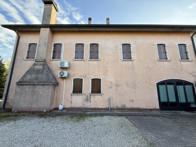 (Per INFO Fabrizio 333 7743912) - Proponiamo in vendita, a pochi passi da centro di Mogliano Vene...