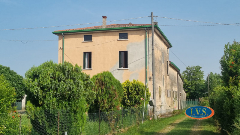 MONTEGALDA (VI) - In un contesto residenziale tranquillo e immerso nel verde della campagna propo...