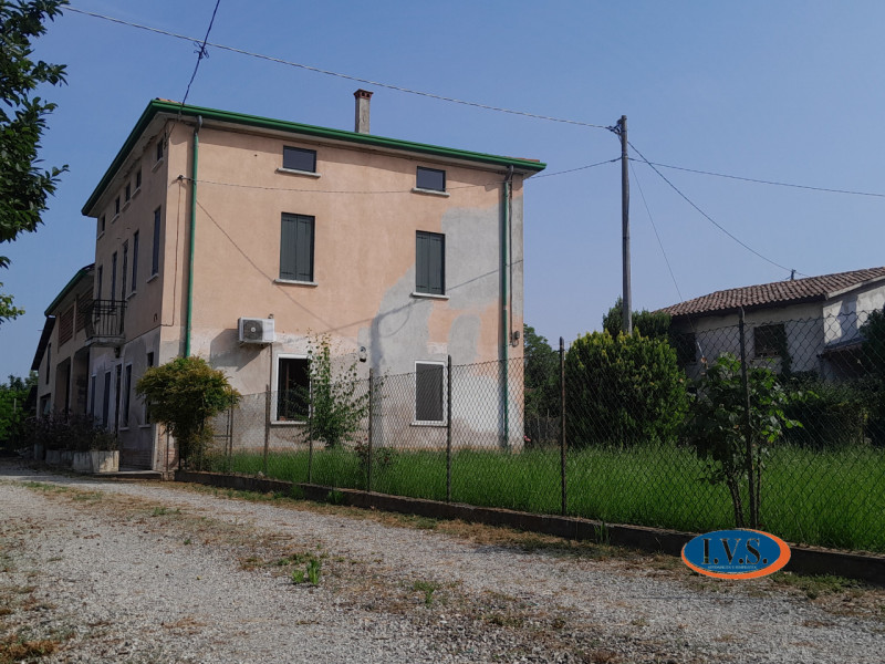 MONTEGALDA (VI)- Se cerchi l'indipendenza assoluta, il profumo della campagna e spazi che non fin...