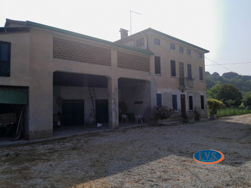 MONTEGALDA (VI) - In un contesto residenziale tranquillo e immerso nel verde della campagna propo...