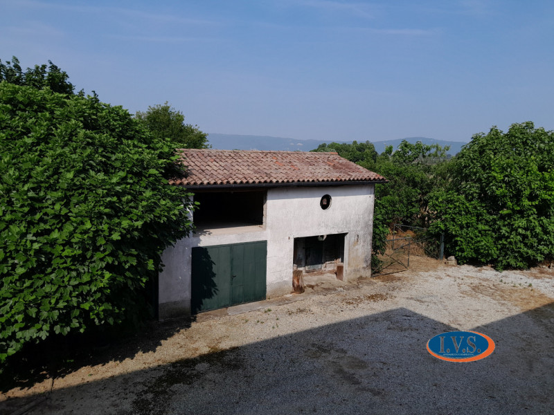 MONTEGALDA (VI) - In un contesto residenziale tranquillo e immerso nel verde della campagna propo...