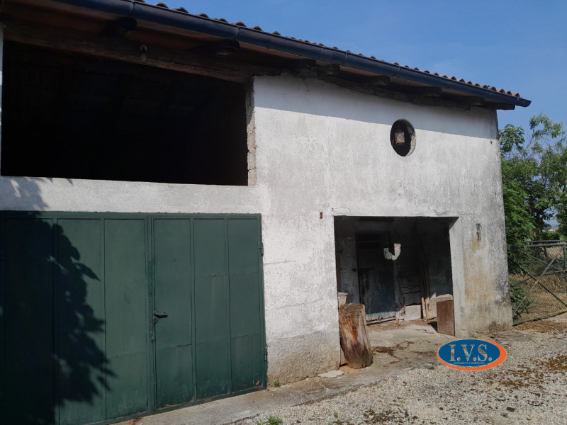 MONTEGALDA (VI) - In un contesto residenziale tranquillo e immerso nel verde della campagna propo...