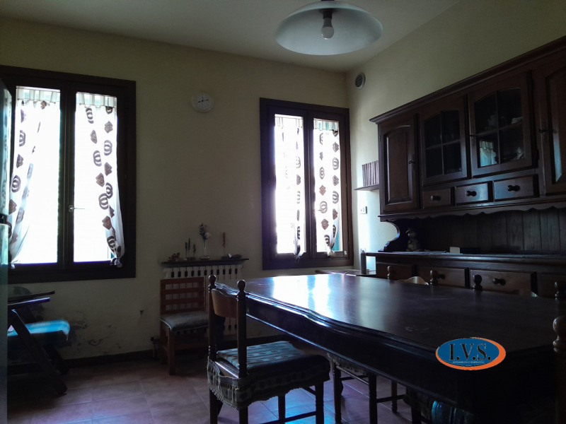 MONTEGALDA (VI) - In un contesto residenziale tranquillo e immerso nel verde della campagna propo...