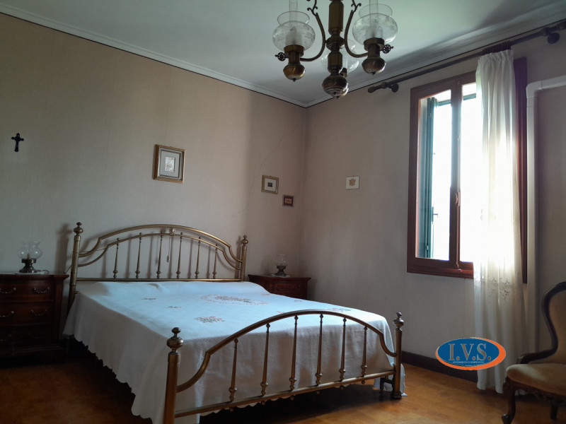 MONTEGALDA (VI) - In un contesto residenziale tranquillo e immerso nel verde della campagna propo...