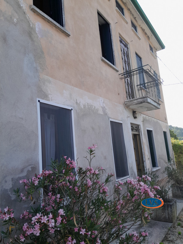 MONTEGALDA (VI) - In un contesto residenziale tranquillo e immerso nel verde della campagna propo...