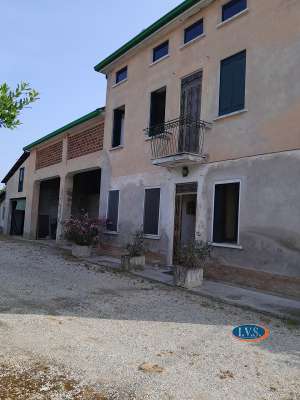 MONTEGALDA (VI) - In un contesto residenziale tranquillo e immerso nel verde della campagna propo...