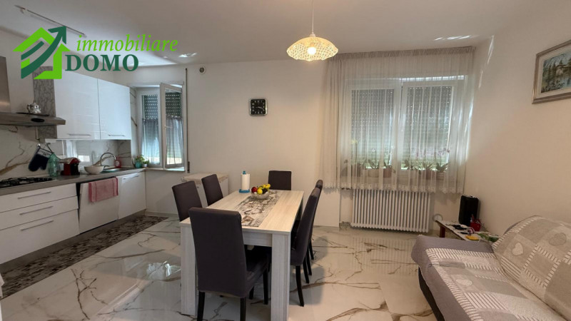 A Schio, in una zona residenziale molto ricercata e comoda a tutti i servizi principali come scuo...