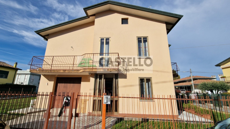 Cadoneghe – Casa singola ristrutturata con ampio giardino

Proponiamo in esclusiva a Cadoneghe, u...