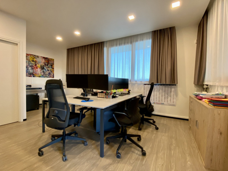 In posizione strategica, all’interno di un contesto residenziale e commerciale servito da tutti i...