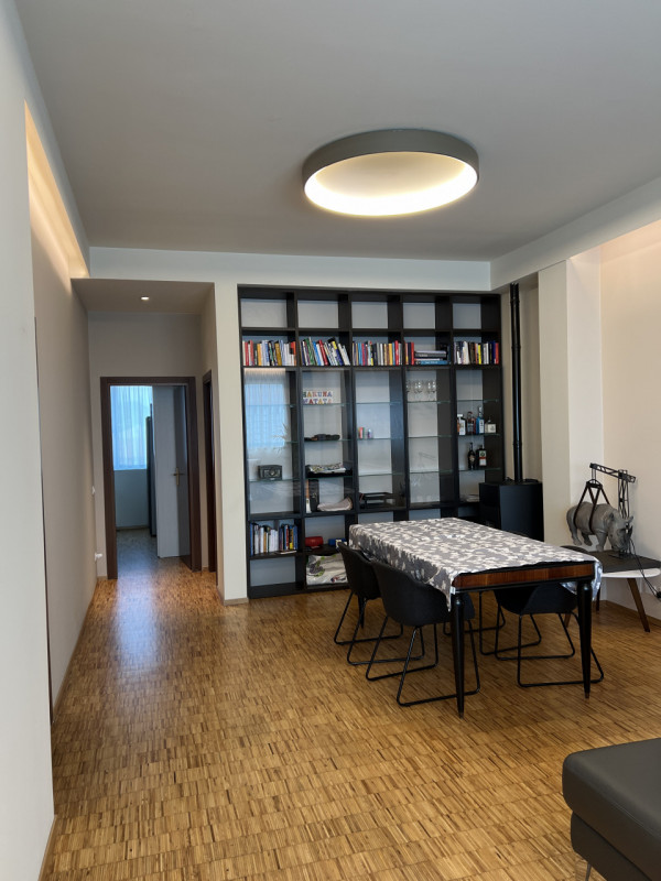 In contesto residenziale servito e comodo alle principali vie di collegamento, a pochi minuti da ...