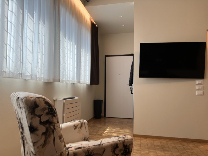 In contesto residenziale servito e comodo alle principali vie di collegamento, a pochi minuti da ...