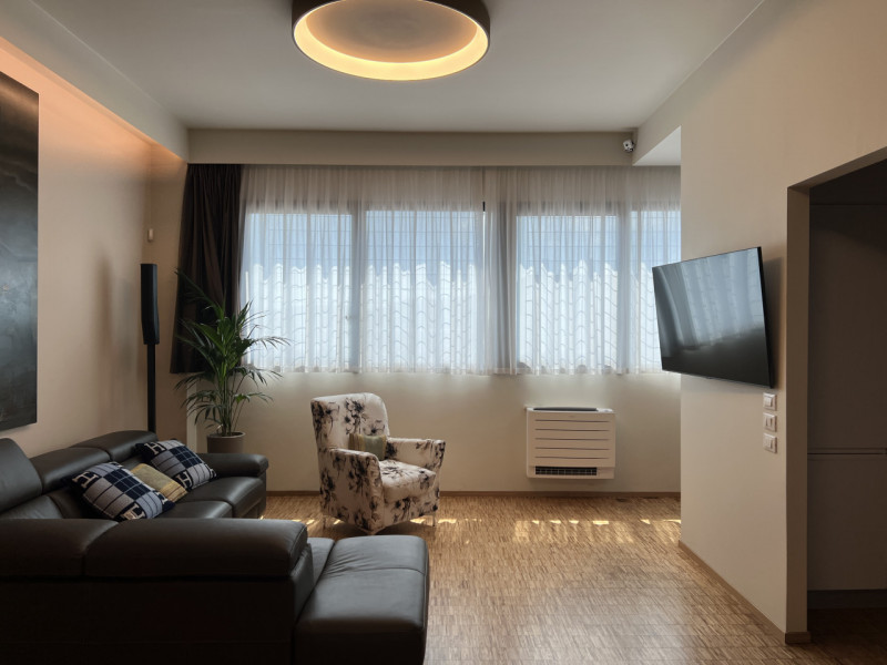 In contesto residenziale servito e comodo alle principali vie di collegamento, a pochi minuti da ...