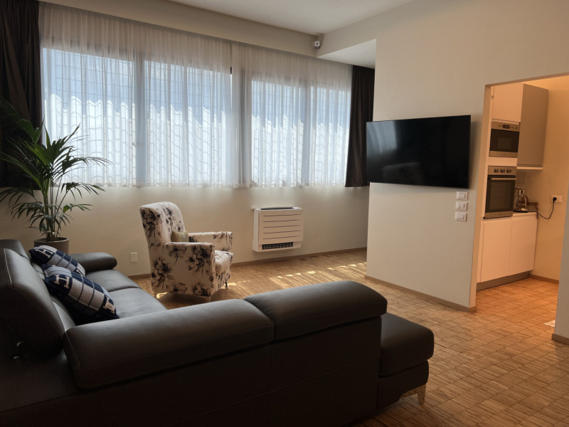 In contesto residenziale servito e comodo alle principali vie di collegamento, a pochi minuti da ...