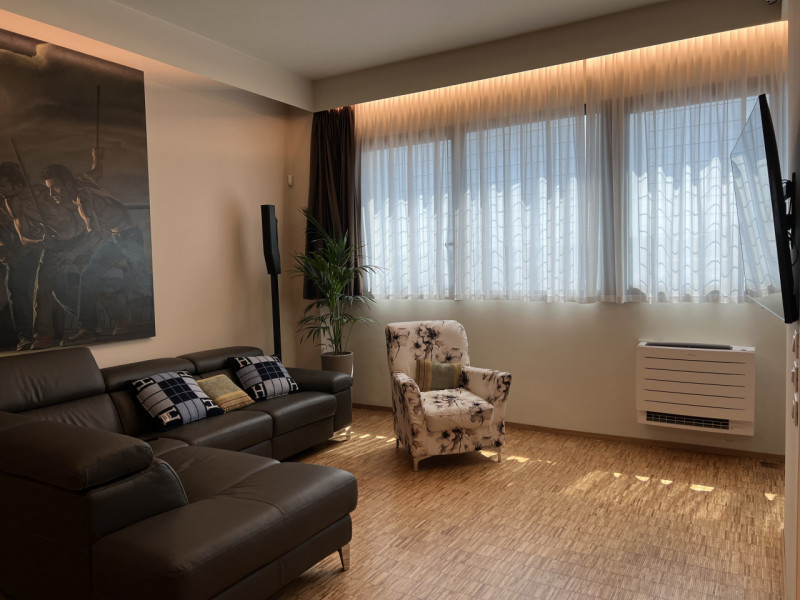 In contesto residenziale servito e comodo alle principali vie di collegamento, a pochi minuti da ...