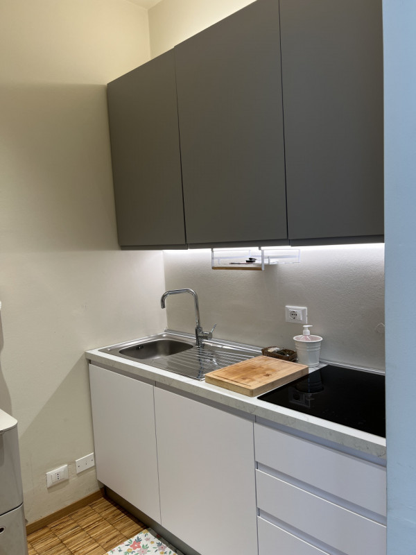 In contesto residenziale servito e comodo alle principali vie di collegamento, a pochi minuti da ...