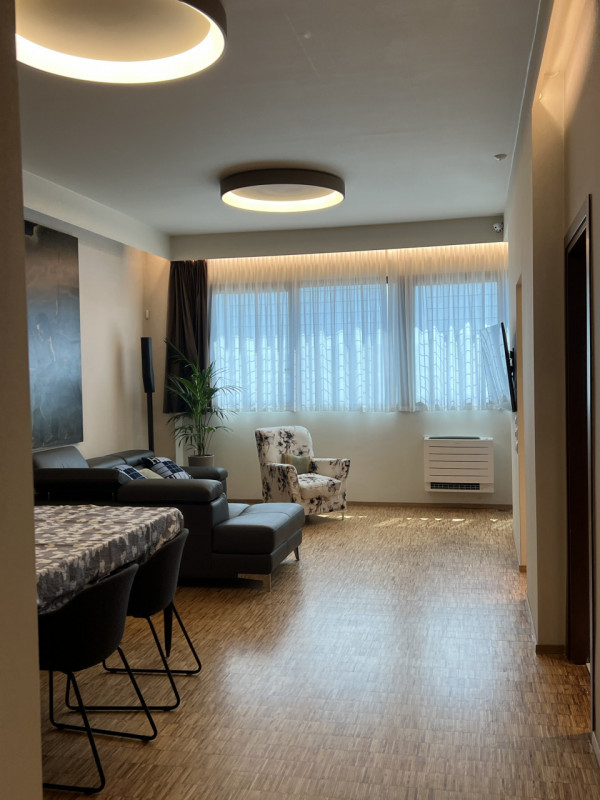 In contesto residenziale servito e comodo alle principali vie di collegamento, a pochi minuti da ...