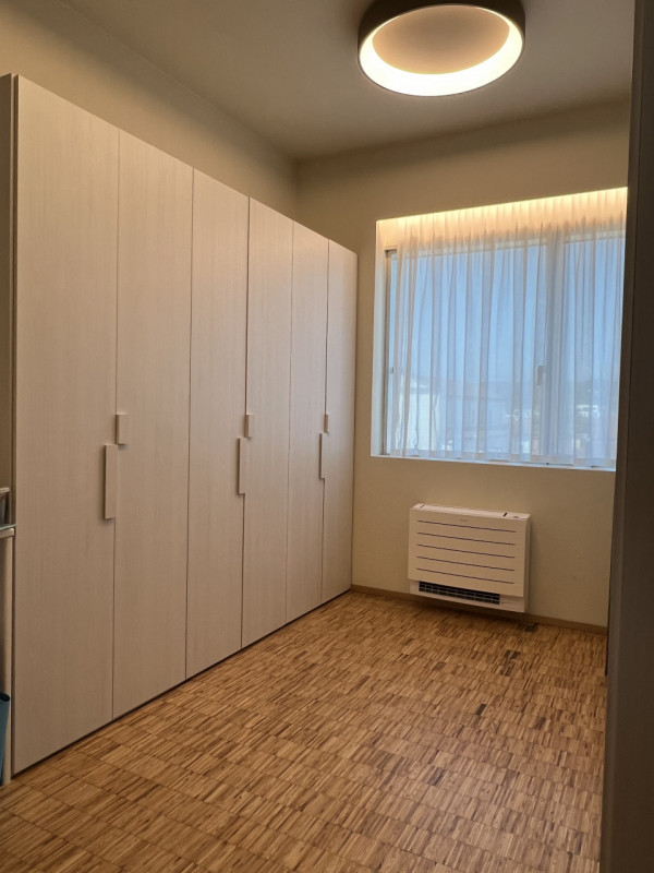 In contesto residenziale servito e comodo alle principali vie di collegamento, a pochi minuti da ...