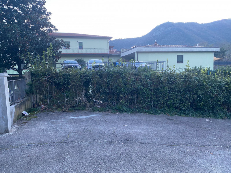 garage-Box-posto auto in Vendita a Rufina